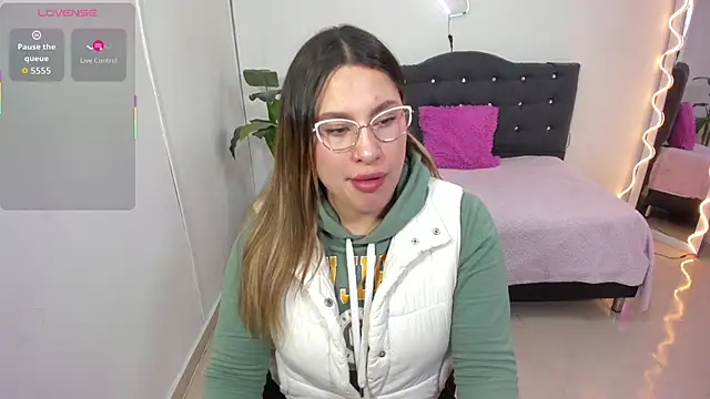 Snapshot of saaya_tay chatting on September 16, 2025, 3:18 am saaya tay online show from September 16, 2025, 3:18 am