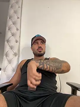 Snapshot of PapiStan chatting on December 5, 2025, 4:21 am PapiStan online show from December 5, 2025, 4:21 am