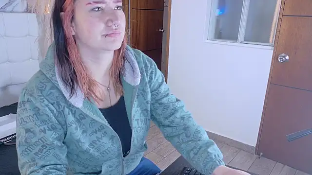 Cerecitaa02  online show from October 7, 2025, 12:13 pm