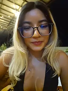 Pretty roxxyy online show from April 25, 2026, 12:13 am