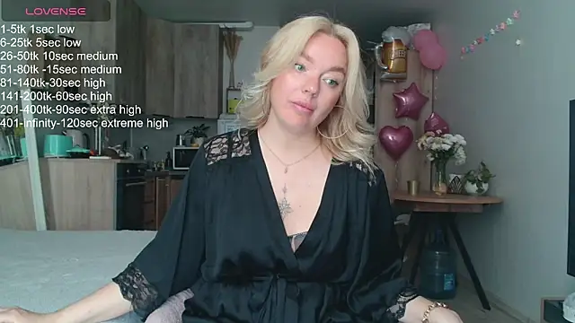 Snapshot of Eva___forever chatting on May 26, 2026, 5:47 am Eva forever online show from May 26, 2026, 5:47 am