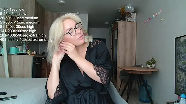 Snapshot of Eva___forever chatting on June 9, 2026, 6:36 am Eva forever online show from June 9, 2026, 6:36 am