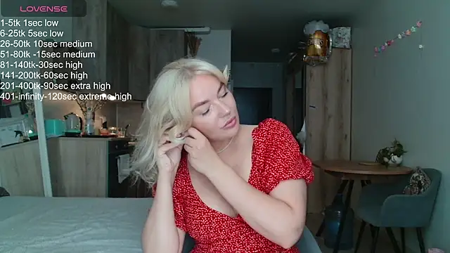 Snapshot of Eva___forever chatting on June 16, 2026, 8:28 am Eva forever online show from June 16, 2026, 8:28 am
