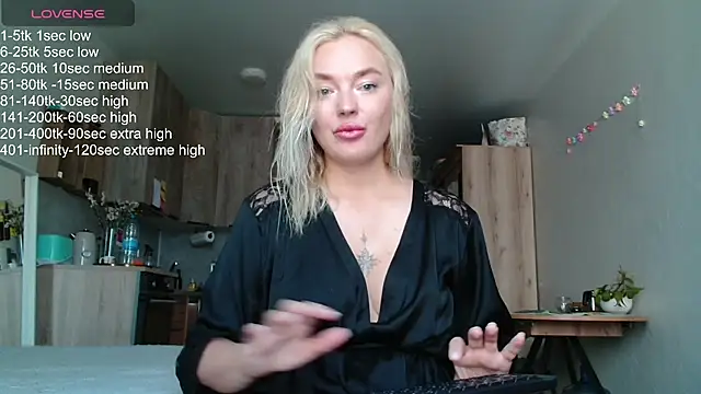 Snapshot of Eva___forever chatting on June 21, 2026, 3:31 am Eva forever online show from June 21, 2026, 3:31 am