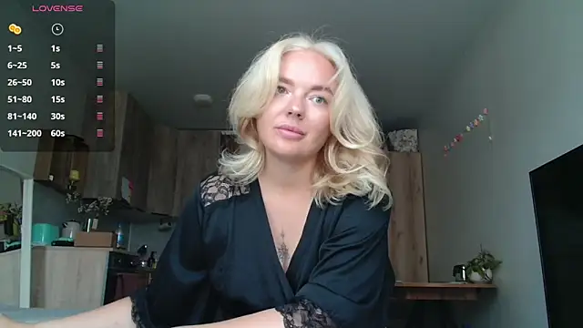Snapshot of Eva___forever chatting on July 2, 2026, 5:35 am Eva forever online show from July 2, 2026, 5:35 am