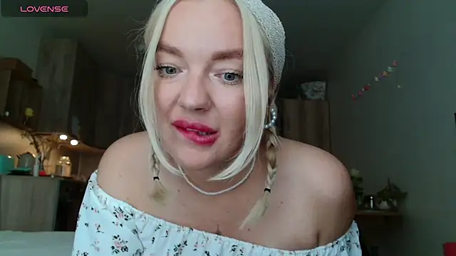 Snapshot of Eva___forever chatting on July 9, 2026, 4:38 am Eva forever online show from July 9, 2026, 4:38 am
