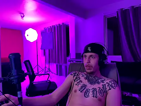 Snapshot of bigrosa21cm chatting on October 12, 2025, 6:23 am bigrosa21cm online show from October 12, 2025, 6:23 am