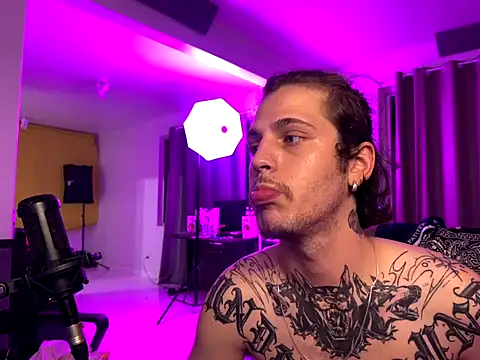 Snapshot of bigrosa21cm chatting on October 27, 2025, 11:20 pm bigrosa21cm online show from October 27, 2025, 11:20 pm