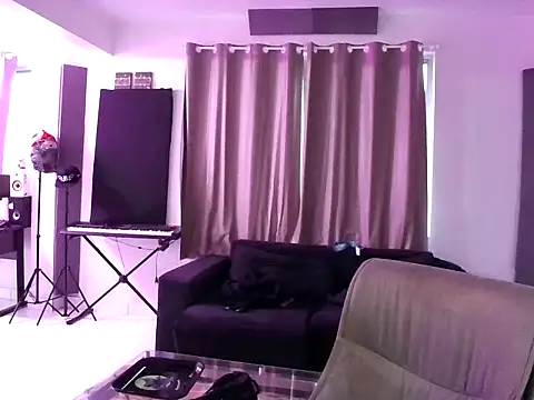 Snapshot of bigrosa21cm chatting on December 14, 2025, 9:52 pm bigrosa21cm online show from December 14, 2025, 9:52 pm