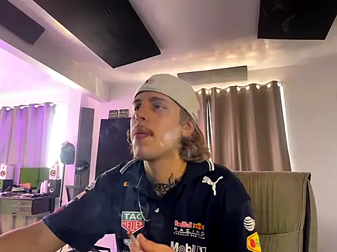 Snapshot of bigrosa21cm chatting on December 19, 2025, 7:43 pm bigrosa21cm online show from December 19, 2025, 7:43 pm