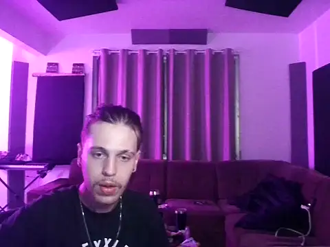 Snapshot of bigrosa21cm chatting on March 1, 2026, 7:54 am bigrosa21cm online show from March 1, 2026, 7:54 am