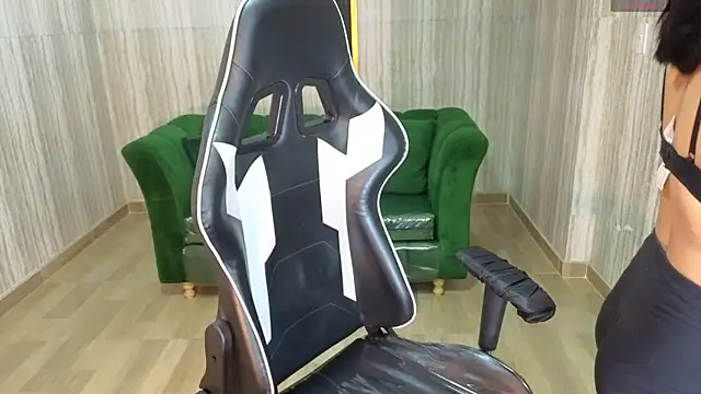 Snapshot of clementine_t chatting on October 19, 2025, 12:17 pm clementine t online show from October 19, 2025, 12:17 pm