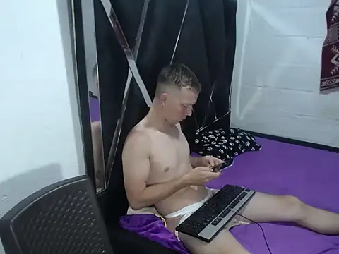 hot mann11 online show from October 5, 2025, 9:56 pm