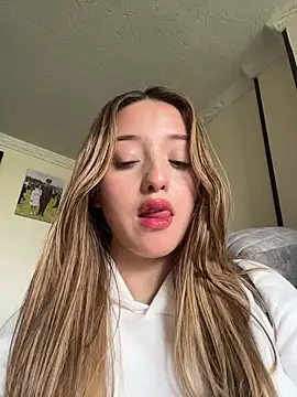 Baby  Otaku online show from February 15, 2026, 3:53 pm