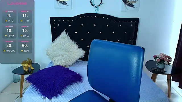 Ariana F W online show from November 14, 2025, 1:21 pm