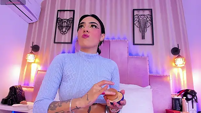 SamanthaAdele online show from November 16, 2025, 2:00 pm