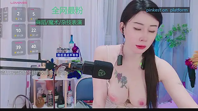 Luck Lili  online show from October 3, 2025, 5:10 pm