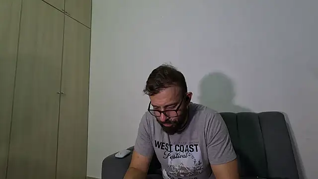 Snapshot of Aqualatino chatting on March 22, 2025, 5:28 am Aqualatino online show from March 22, 2025, 5:28 am