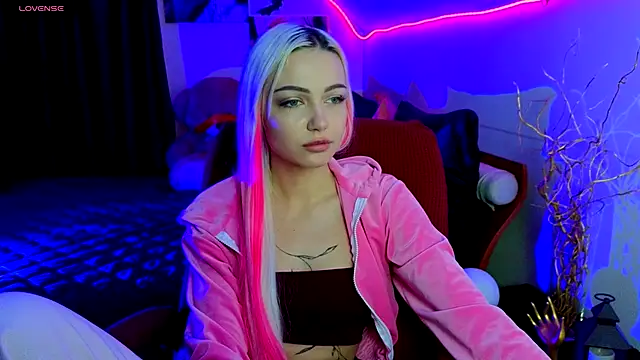 Snapshot of LinaLirian chatting on November 9, 2025, 1:31 pm LinaLirian online show from November 9, 2025, 1:31 pm