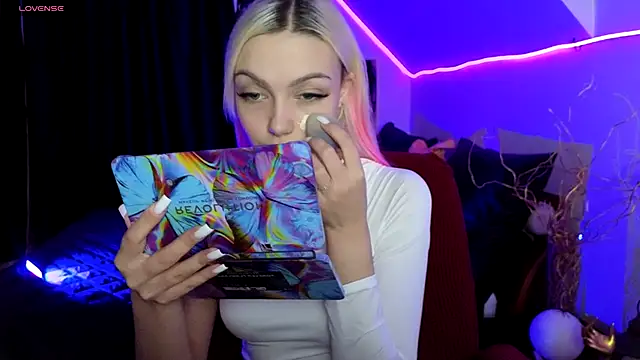 Snapshot of LinaLirian chatting on November 23, 2025, 2:06 pm LinaLirian online show from November 23, 2025, 2:06 pm