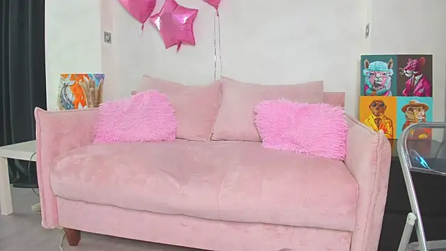 Candy Cansew online show from May 19, 2026, 1:56 am