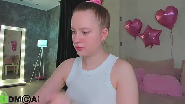 Candy Cansew online show from May 27, 2026, 1:13 am