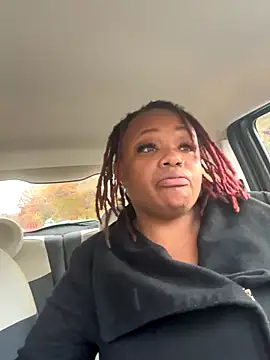 Snapshot of RoyalQueen2u chatting on November 9, 2025, 12:36 pm RoyalQueen2u online show from November 9, 2025, 12:36 pm