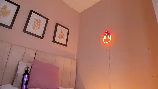 Snapshot of _lucia_18 chatting on October 14, 2025, 6:31 pm lucia 18 online show from October 14, 2025, 6:31 pm