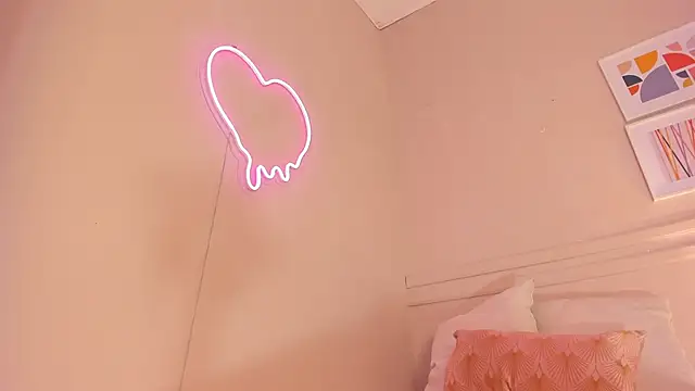 Snapshot of _lucia_18 chatting on October 16, 2025, 1:34 pm lucia 18 online show from October 16, 2025, 1:34 pm