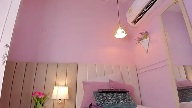 Snapshot of _lucia_18 chatting on October 22, 2025, 3:34 pm lucia 18 online show from October 22, 2025, 3:34 pm