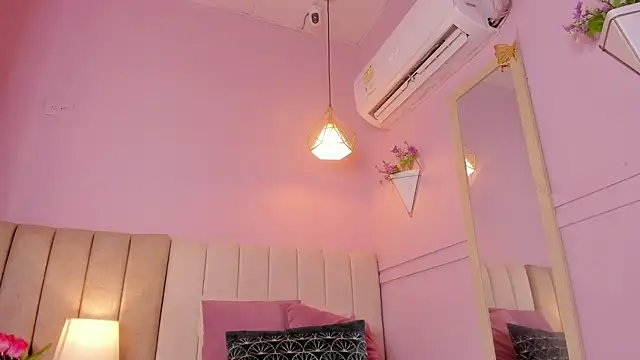 Snapshot of _lucia_18 chatting on October 29, 2025, 6:42 pm lucia 18 online show from October 29, 2025, 6:42 pm