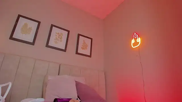 Snapshot of _lucia_18 chatting on November 26, 2025, 1:34 pm lucia 18 online show from November 26, 2025, 1:34 pm