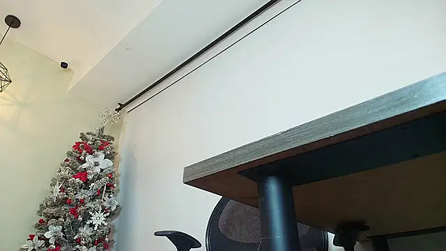  Victoria Collins online show from December 18, 2025, 11:05 am