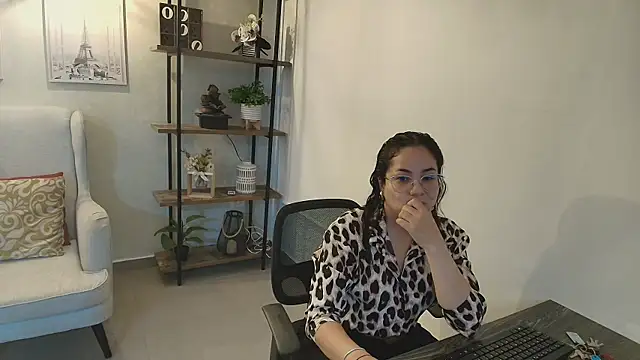  Victoria Collins online show from June 5, 2026, 11:05 am