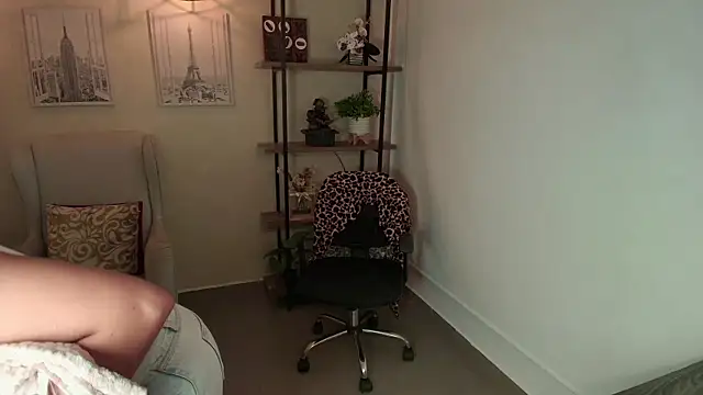 Victoria Collins online show from June 17, 2026, 11:12 am