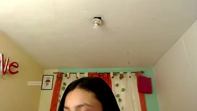 Snapshot of vale_miel chatting on September 11, 2025, 5:46 pm vale miel online show from September 11, 2025, 5:46 pm