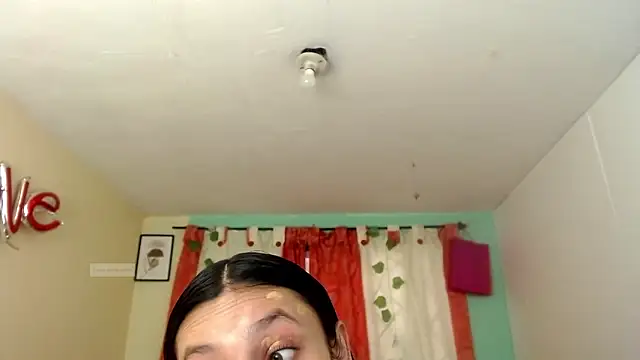 Snapshot of vale_miel chatting on September 13, 2025, 6:08 pm vale miel online show from September 13, 2025, 6:08 pm