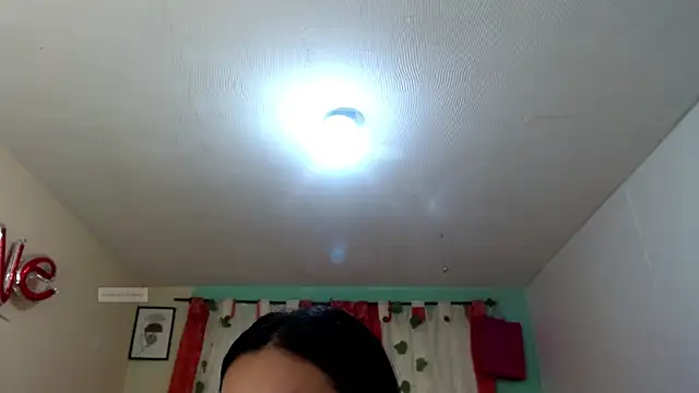 Snapshot of vale_miel chatting on September 22, 2025, 3:25 pm vale miel online show from September 22, 2025, 3:25 pm