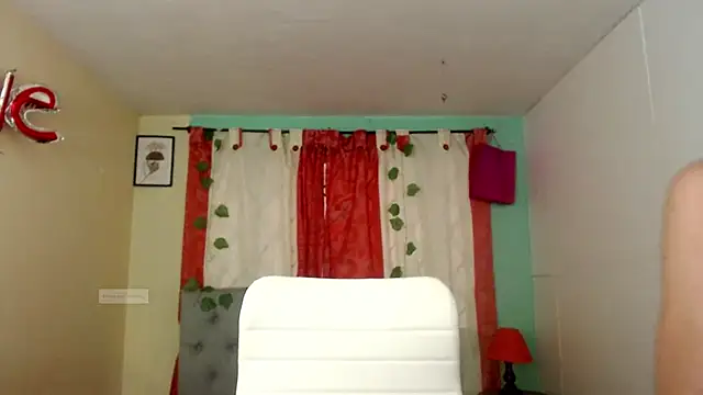 Snapshot of vale_miel chatting on October 9, 2025, 7:23 pm vale miel online show from October 9, 2025, 7:23 pm