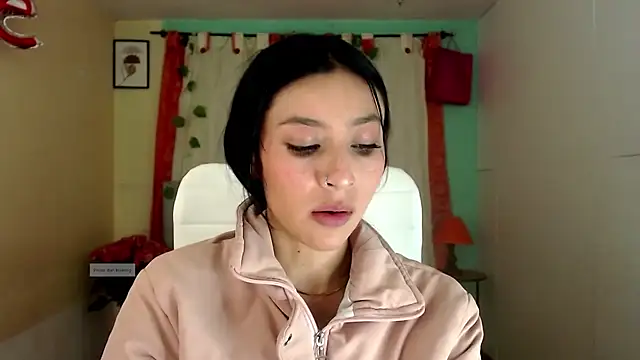 Snapshot of vale_miel chatting on October 28, 2025, 12:25 am vale miel online show from October 28, 2025, 12:25 am