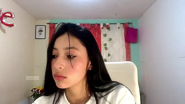 Snapshot of vale_miel chatting on November 6, 2025, 6:09 pm vale miel online show from November 6, 2025, 6:09 pm