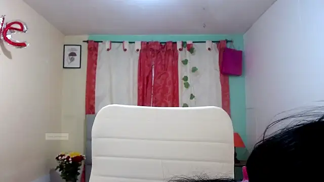 Snapshot of vale_miel chatting on November 10, 2025, 8:52 pm vale miel online show from November 10, 2025, 8:52 pm