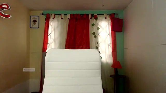 Snapshot of vale_miel chatting on November 21, 2025, 7:56 pm vale miel online show from November 21, 2025, 7:56 pm