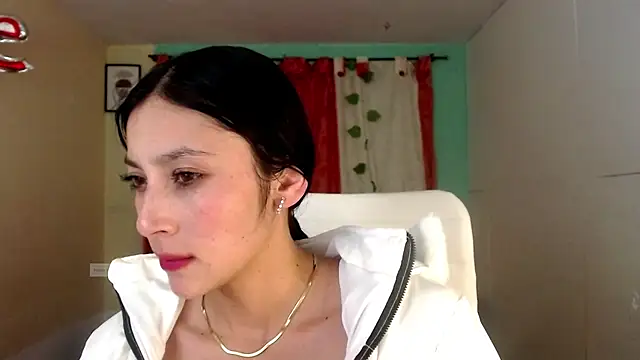 Snapshot of vale_miel chatting on December 17, 2025, 1:33 am vale miel online show from December 17, 2025, 1:33 am