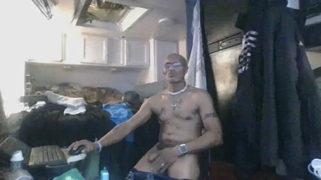 Snapshot of badboy2u2025 chatting on December 19, 2025, 2:18 am badboy2u2025 online show from December 19, 2025, 2:18 am