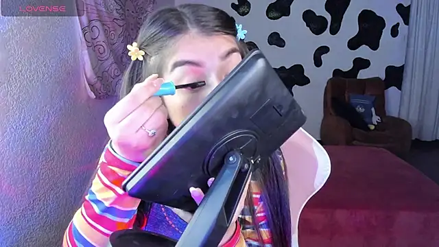 abbie jensen  online show from October 31, 2025, 6:25 am