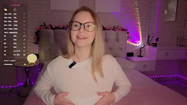 Snapshot of FlowersLover chatting on October 14, 2025, 7:47 pm FlowersLover online show from October 14, 2025, 7:47 pm