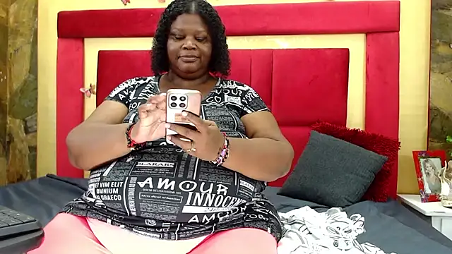 Snapshot of Exoticbigmandy chatting on November 18, 2025, 9:19 pm Exoticbigmandy online show from November 18, 2025, 9:19 pm