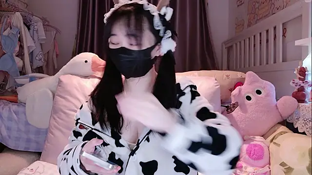 Snapshot of love-uiui chatting on November 22, 2025, 2:49 pm love-uiui online show from November 22, 2025, 2:49 pm