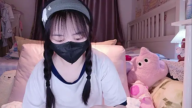 Snapshot of love-uiui chatting on November 23, 2025, 4:18 pm love-uiui online show from November 23, 2025, 4:18 pm